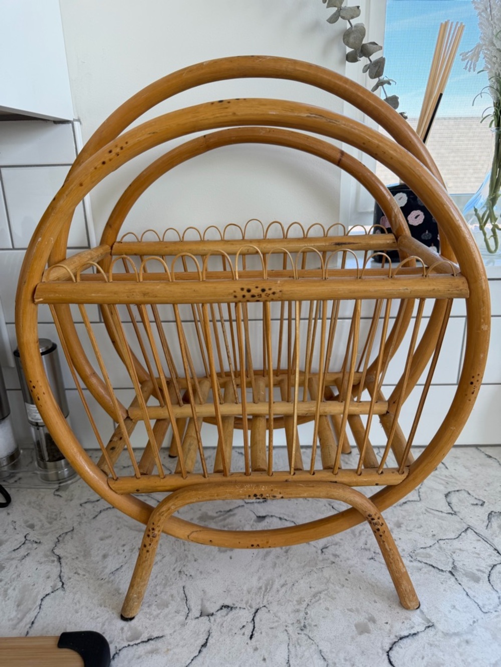 VINTAGE RATTAN MAGAZINE RACK 
HANDY USEFUL COTTAGE CORE FUNCTIONAL ORGANISATION